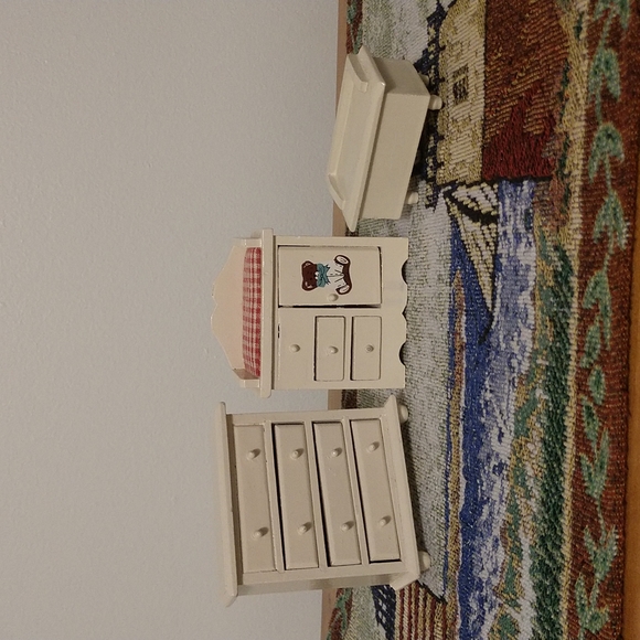 Vintage Cream Wooden Dollhouse Changing Table Dresser Toy Chest Nursery Room Set - Picture 1 of 8